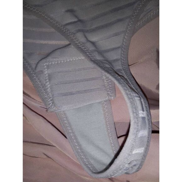 Intimate set  - Picture 10 of 16